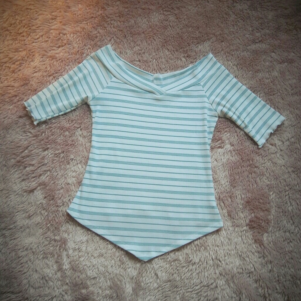 Cute Bellow the shoulder stripped fitted shirt